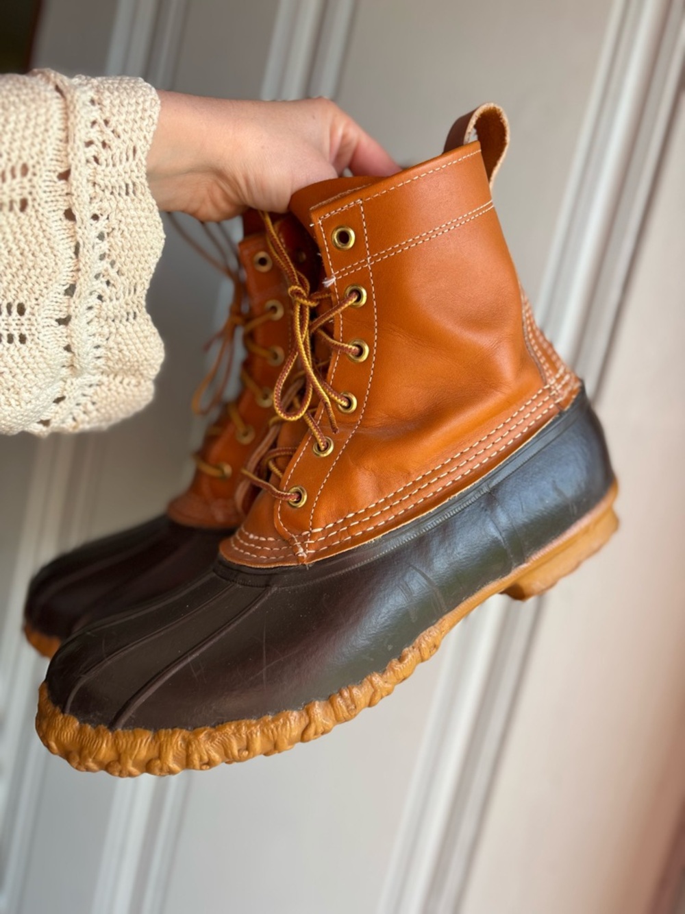 Women’s size 10 L.L.Bean Classic Two-Tone Duck Boots in Brown and Black Lace Up - Picture 3 of 10